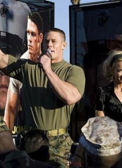 John Cena parmi les siens, à l&#039;occasion de l&#039;avant première du film qui a eu lieu dans la base du Corps des Marines de Pendelton !